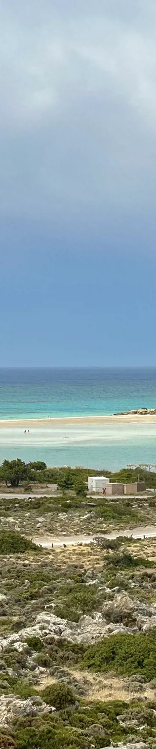 Spaziere auf pinkem Strand